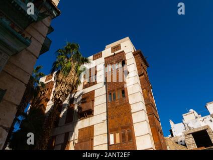 Historic house with wooden mashrabiyas in al-Balad quarter, Mecca province, Jeddah, Saudi Arabia Stock Photo