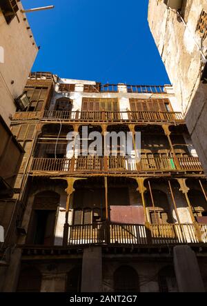 Historic house with wooden mashrabiyas in al-Balad quarter, Mecca province, Jeddah, Saudi Arabia Stock Photo