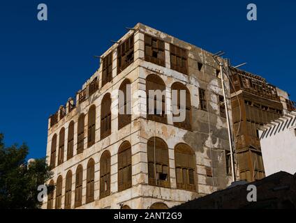 Historic house with wooden mashrabiyas in al-Balad quarter, Mecca province, Jeddah, Saudi Arabia Stock Photo