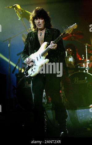 Milano italy 28/10/1995 Live concert of Ritchie Blackmore's Rainbow at the Palalido :Ritchie Blackmore Stock Photo