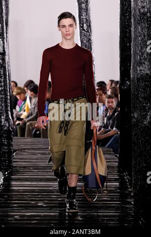 Paris, France. 18th Jan, 2020. A model presents creations of Loewe Mens Fall/Winter 2020/2021 ready-to-wear collections during Paris Fashion Week in Paris, France, Jan. 18, 2020. Credit: Piero Biasion/Xinhua/Alamy Live News Stock Photo