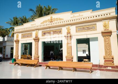 Manuha Temple in Myinkaba near Bagan, Mandalay Division, Myanmar, Asia Stock Photo