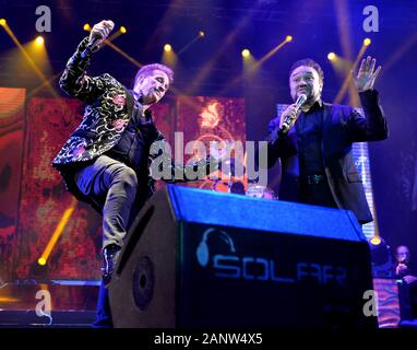 Emmanuel y Mijares durante su concierto en el Festival Alfonso Ortiz Tirado 2020, FAOT, en Alamos, Sonora, Mexico el 19 enero 2020. (Foto: NortePhoto.com) Stock Photo