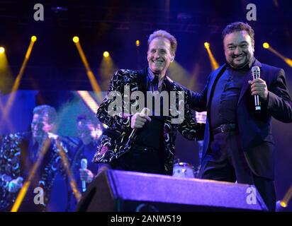 Emmanuel y Mijares durante su concierto en el Festival Alfonso Ortiz Tirado 2020, FAOT, en Alamos, Sonora, Mexico el 19 enero 2020. (Foto: NortePhoto.com) Stock Photo