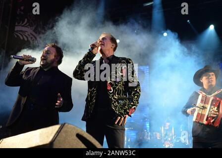 Emmanuel y Mijares durante su concierto en el Festival Alfonso Ortiz Tirado 2020, FAOT, en Alamos, Sonora, Mexico el 19 enero 2020. (Foto: NortePhoto.com) Stock Photo