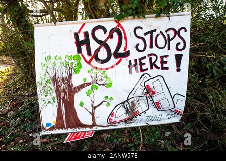 Wendover, Buckinghamshire, UK.18th January 2020. Determined campaigners opposing HS2 recently established the Wendover Active Resistance Camp in woodland south of Wendover adjacent to the the A413. The camp is in the path of the proposed HS2 rail line where it would cross the A413. The Wendover Active Resistance Camp intend to occupy their site for as long as possible, opposing the construction of the HS2 rail line. Placards warn passing motorists that the HS2 rail line will cross here, and a banner indicates HS2 will be stopped here. Credit: Stephen Bell/Alamy