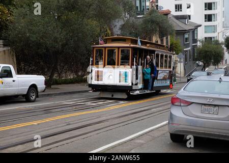 Crowded Cable Car passes the famous Lombard Street in San Francisco, USA Stock Photo