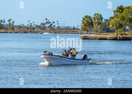 JANUARY 18, 2020, CRYSTAL RIVER, FL: Recreational boaters enjoy a warm, beautiful winter's day on Crystal River. Stock Photo