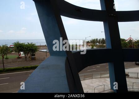 The exterior of the Mall of Asia and Seaside Boulevard, Pasay, Metro Manila, The Philippines. Stock Photo