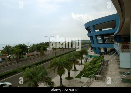 The exterior of the Mall of Asia and Seaside Boulevard, Pasay, Metro Manila, The Philippines. Stock Photo