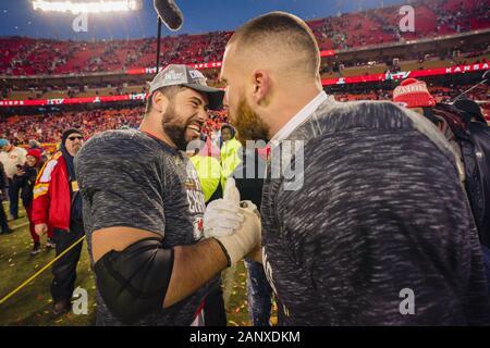 New York Jets guard Laurent Duvernay-Tardif (72) bloacks during an NFL  football game against the Tampa Bay Buccaneers, Sunday, Jan. 2, 2022, in  East Rutherford, N.J. (AP Photo/Adam Hunger Stock Photo - Alamy