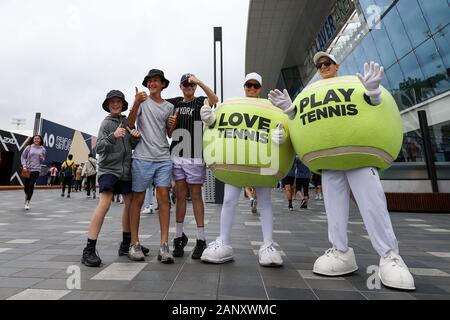 Melbourne, Australia. 20th Jan, 2020. Spectators pose for photos in Melbourne Park, Melbourne, Australia, Jan. 20, 2020. Australian Open tennis championship 2020 kicked off here on Monday. Credit: Bai Xuefei/Xinhua/Alamy Live News Stock Photo