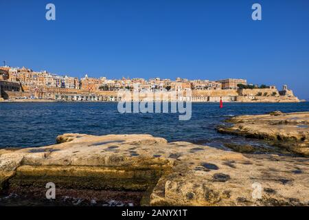 City skyline of Valletta in Malta, view from old shore in Birgu (Vittoriosa) at the Grand Harbour. Stock Photo