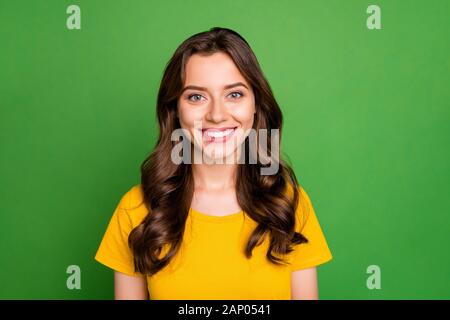 Close-up portrait of her she nice attractive lovely pretty cute cheerful cheery wavy-haired girl college high school student isolated over bright Stock Photo