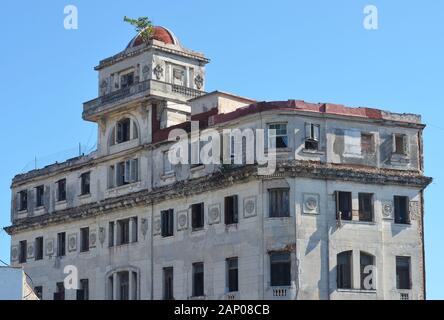 A derelict early 20th century building in Central Havana, Cuba Stock Photo