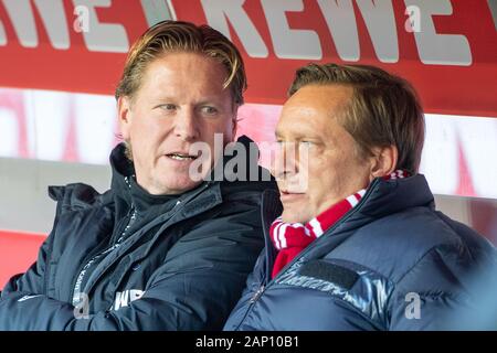 Markus GISDOL (left, coach, K) and Horst HELDT (head of sports, manager, K) sit on the bench and talk wit to each other, talking, speaking, speaking, half figure, half figure, sitting, football 1. Bundesliga, 18th matchday, 1.FC Cologne (K) - VfL Wolfsburg (WOB) 3: 1, on January 18, 2020 in Koeln/Germany. ¬ | usage worldwide Stock Photo
