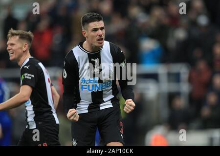 NEWCASTLE UPON TYNE, ENGLAND - JANUARY 18TH Newcastle United's  Ciaran Clark celebrates after the Premier League match between Newcastle United and Chelsea at St. James's Park, Newcastle on Saturday 18th January 2020. (Credit: Mark Fletcher | MI News)  Photograph may only be used for newspaper and/or magazine editorial purposes, license required for commercial use Stock Photo