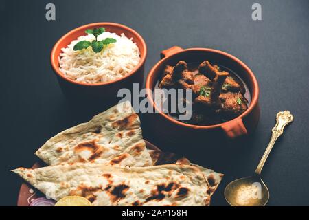 Hyderabadi Mutton Paya, Nehari, nazari or Nihari Masala. served with Naan and rice. selective focus Stock Photo