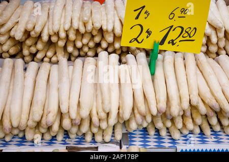 Raw white asparagus for sale at local market in Bavaria Germany - a popular vegetable during Spargel season (Spargelzeit or Spargelsaison) Stock Photo
