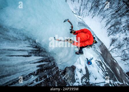 Man ice climbing on Cathedral Ledge in North Conway, New Hampshire Stock Photo