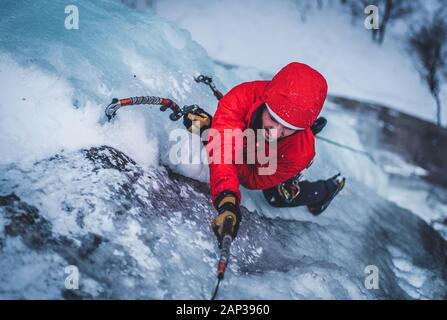 Man ice climbing on Cathedral Ledge in North Conway, New Hampshire Stock Photo