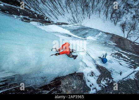 Man ice climbing on Cathedral Ledge in North Conway, New Hampshire Stock Photo