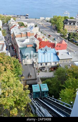 'Le Funiculaire du Vieux-Québec' The Funicular of Old Quebec City connecting the upper city with Petit-Champlain in the Ville de Quebec, Canada Stock Photo