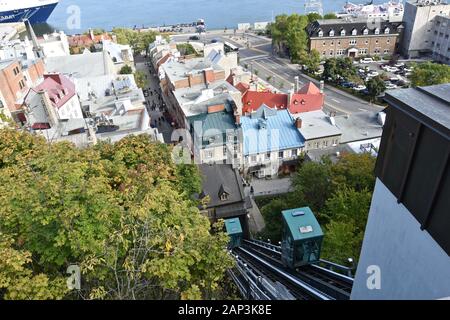 'Le Funiculaire du Vieux-Québec' The Funicular of Old Quebec City connecting the upper city with Petit-Champlain in the Ville de Quebec, Canada Stock Photo