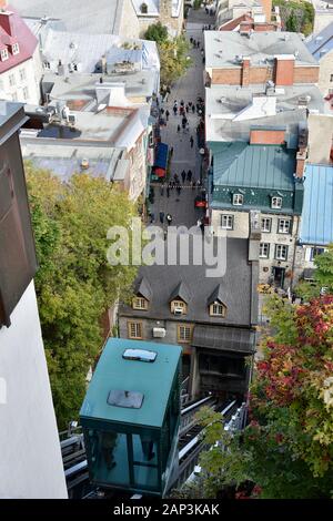 'Le Funiculaire du Vieux-Québec' The Funicular of Old Quebec City connecting the upper city with Petit-Champlain in the Ville de Quebec, Canada Stock Photo