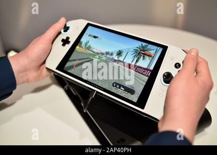 Alienware's Concept UFO, a portable Windows gaming PC device with ...