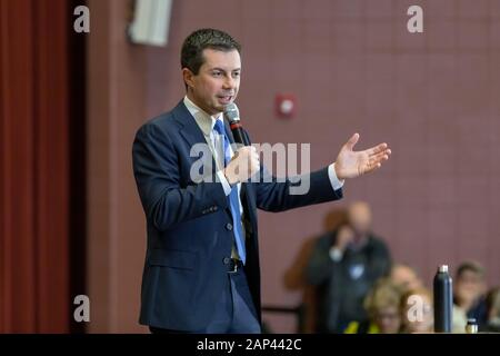 Burlington, Iowa, USA. 20th January, 2020. South Bend, Indiana Mayor Pete Buttigieg held a presidential campaign rally at the Aldo Leopold Middle School in Burlington, Iowa, USA. Credit: Keith Turrill/Alamy Live News Stock Photo