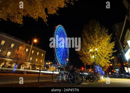 Osaka, Japan - December 16, 2019 : The famous travel destinations in Osaka Tempozan Ferris Wheel, Osaka city, Japan. This wheel is 112.5 metres height Stock Photo