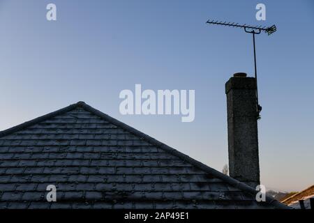 Poole, Dorset, UK. 21st January, 2020. Cold Weather in Poole, ice on roofs. Credit: Thomas Faull/Alamy Live News Stock Photo
