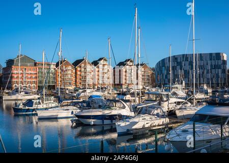 Ipswich Marina, view of the quayside of Ipswich marina showing apartment buildings and the University Campus building (right), Suffolk, England, UK Stock Photo