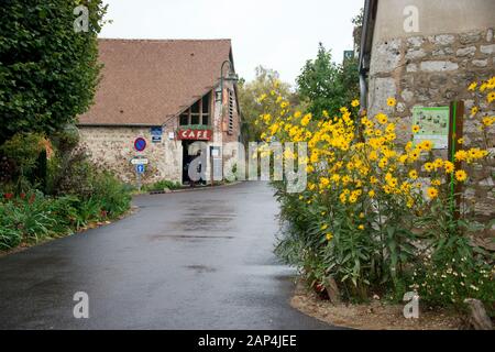 Giverny Village Normandy France. Picturesque Normandy Village Home to Claude Monet House. Cafe on road in Village Stock Photo