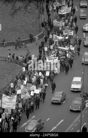 Stop the Cuts, Fight for the Right to Work, Defend the NHS Fight for Every Job, rally and march London 1976 Park Lane  London 1970s UK HOMER SYKES Stock Photo