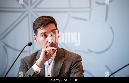 Duesseldorf, Germany. 21st Jan, 2020. Sebastian Hartmann sits at the press conference and speaks to the journalists. The state press conference with the chairman of the NRW-SPD on current issues will take place in the state parliament in Düsseldorf. Credit: Fabian Strauch/dpa/Alamy Live News Stock Photo