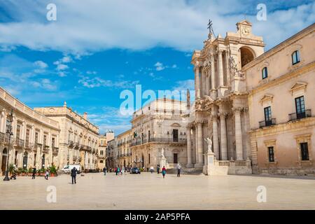 Cathedral of Syracuse (Duomo di Siracusa) and central square. Ortygia, Syracuse, Sicily, Italy Stock Photo