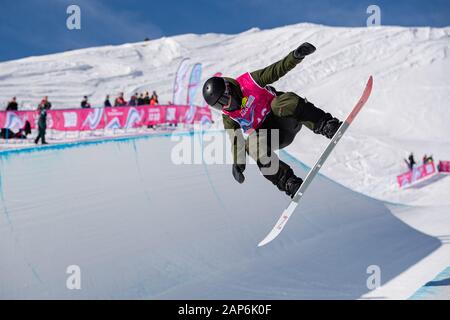 LAUSANNE, SWITZERLAND. 21th, Jan 2020. BREARLEY Liam (CAN) competes in the Men's Snowboard Halfpipe competitions during the Lausanne 2020 Youth Olympic Games at Leysin Park & Pipe on Tuesday, 21 January 2020. LAUSANNE, SWITZERLAND. Credit: Taka G Wu/Alamy Live News Stock Photo