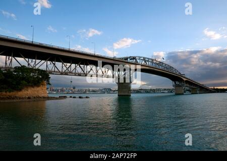 Looking over Waitemata Harbour at downtown Auckland city from the North Shore with the Harbour Bridge in foreground. New Zealand. Stock Photo