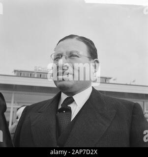 Arrival Lord Mayor of London at Schiphol Airport. Sir Bernard Waley Cohen Date: 23 april 1961 Location: Amsterdam, Noord-Holland Keywords: Arrivals Personal name: Lord Mayor Stock Photo