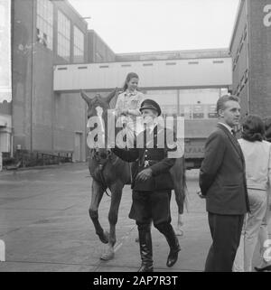 The family Gillis from America with covered wagon in the Netherlands, Date: February 28, 1964 Location: America, Netherlands Personal name: family Gillis Stock Photo