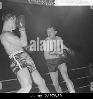 Boxing in the Riverahal in Rotterdam, Wim Snoek versus the German Al Duchsa (l) Date: April 13th 1964 Location: Rotterdam, Zuid-Holland Keywords: BOXSEN Personal name: Al Duchsa, Snoek, Wim Institution name: Riviera Hall Stock Photo