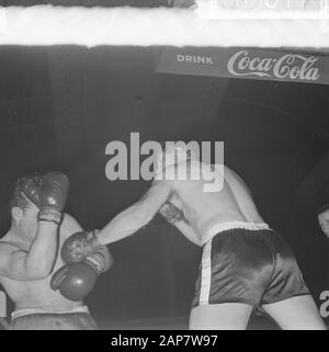 Boxing in the Riverahal in Rotterdam, Wim Snoek versus the German Al Duchsa (l) Date: April 13th 1964 Location: Rotterdam, Zuid-Holland Keywords: BOXSEN Personal name: Al Duchsa, Snoek, Wim Institution name: Riviera Hall Stock Photo