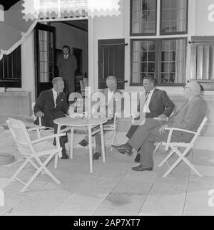 Cabot Lodge during a maintenance in the garden of the Catshuis from l.n.r. Fisher Houwe, Cabot Lodge, Marijnen dr. Diepenhorst Date: 20 August 1964 Personal name: Cabot Lodge, Fisher Houwe Stock Photo