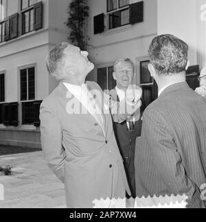 Cabot Lodge during a maintenance in the garden of the Catshuis from Cabot Lodge, Fisher Houwe, Marijnen dr. Diepenhorst Date: 20 August 1964 Personal name: Cabot Lodge, Fisher Houwe Stock Photo