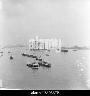 Oil rig Transworld Rig 58 departed from Rotterdam, drag on the Maas ...