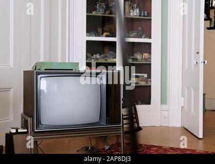 1970s Zenith remote control Space Command color television set in an American living room. Stock Photo