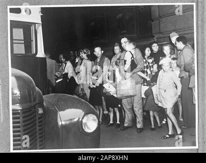 Dutch internees arrive in Melbourne with the Orange Fontein Description: The Orange Fontein with Dutch internees on board from Japanese prison camps in Batavia (Dutch East Indies) arrives in Melbourne on October 27, 1945 Waiting for a train to take them to repair sites Date: October 27, 1945 Location: Australia, Melbourne Keywords: Internees Stock Photo