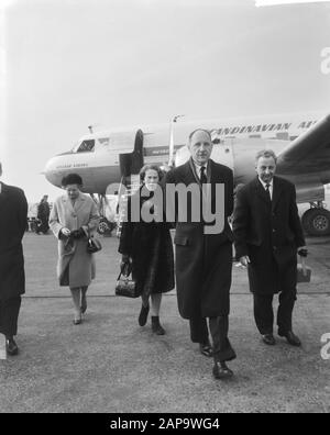 Arrival Minister Luns and wife at Schiphol from visit to Norway, during press conference Date: March 12, 1964 Keywords: Wife, arrivals Personal name: Luns, J.A.M.H., Luns, Joseph Stock Photo